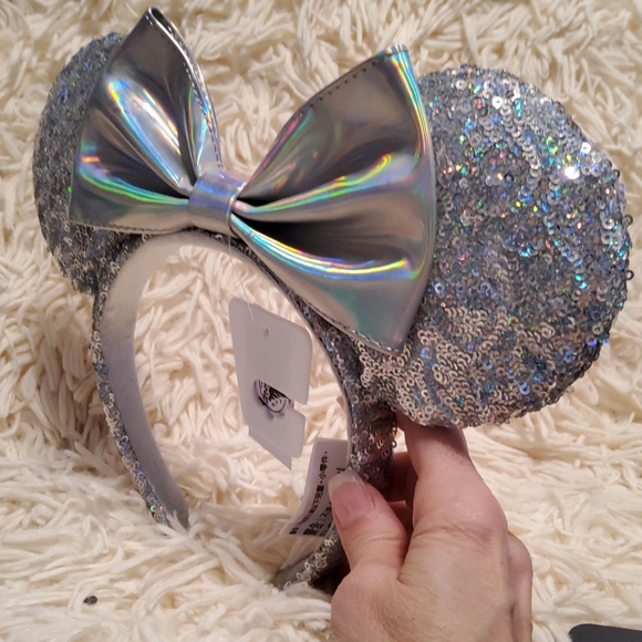 Disney's Minnie Mouse Iridescent Headband/ Ears - Picture 3 of 5